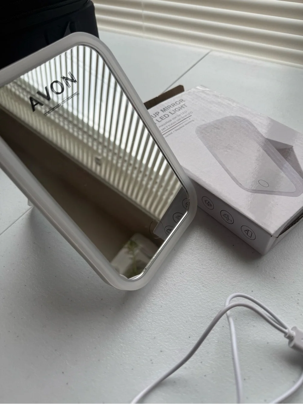 Avon compact led